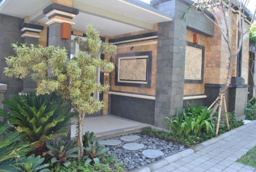 a small house with a porch and some plants at Kori Maharani Villas - Lagoon Pool Access 1 in Siyut