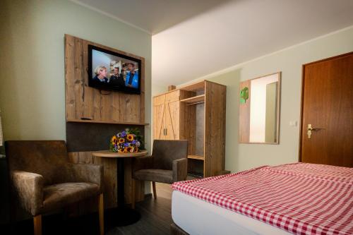 Postel nebo postele na pokoji v ubytování Hotel & Gasthof Hubertushöhe - Ihr Hotel für Urlaub mit Hund
