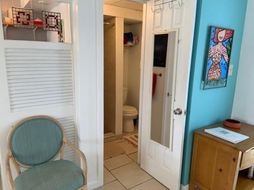 Ένα μπάνιο στο Sea Oats Studio - At Casas de la Playa Central