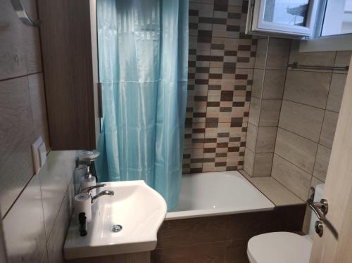 AVELLANA LUXURY SUITES tesisinde bir banyo