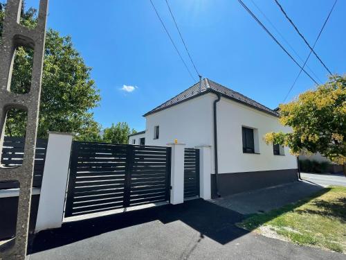 D 20 Apartmanház Zalaegerszeg Dózsa György utca 20 8900 Zalaegerszeg, Zalaegerszeg kép - 3