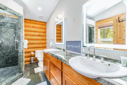 a bathroom with a sink and a shower at Alderbrook Grove in Union