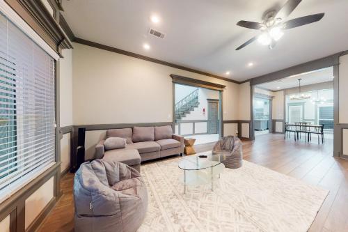 Energy Corridor Elegance – Photos 3