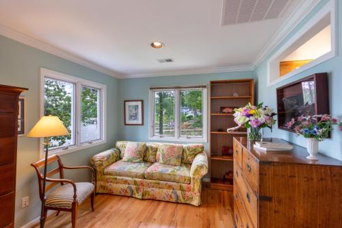 a living room with a couch and windows at Base Camp on the Lake in Annapolis