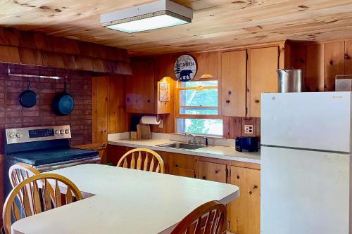 Crawford Lakefront Cottage – Photos 5