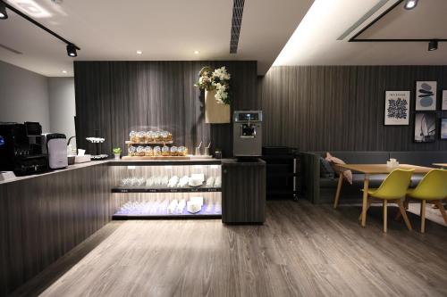 a restaurant with a counter with a table and chairs at Hualien Pink Corner Hotel in Hualien City