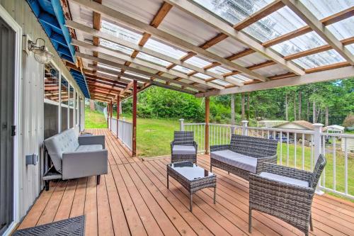 Μπαλκόνι ή βεράντα στο Cozy North Bend Getaway Near Dunes and Ocean!