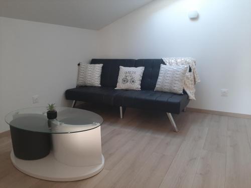 Posezení v ubytování Logement Confortable dans résidence privée à Amplepuis