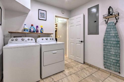 a laundry room with a washer and dryer at Lakefront Hideaway in Scranton Spacious Deck in Scranton