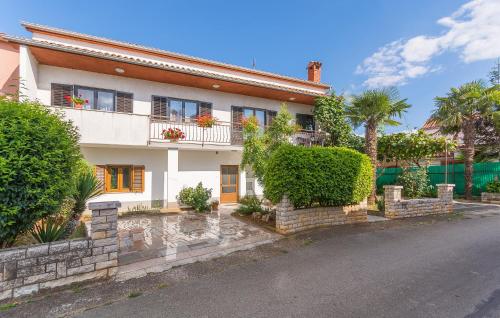 Apartments with parking space Porec - 13927