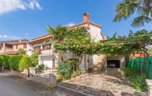 Apartments with parking space Porec - 13927