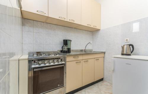 Apartments with parking space Porec - 13927