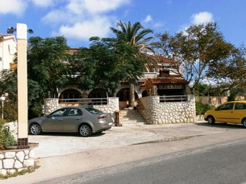 Apartments with parking space Lopar, Rab - 14089