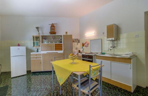 Apartments by the sea Mali Losinj (Losinj) - 14166