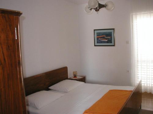 Apartments with parking space Supetar, Brac - 14292