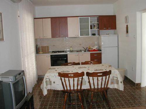 Apartments with parking space Supetar, Brac - 14292