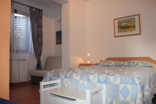 Katil atau katil-katil dalam bilik di Apartments by the sea Novigrad - 14296