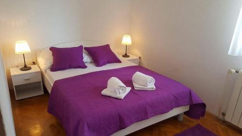 Llit o llits en una habitació de Apartments with a parking space Tugare, Omis - 14320