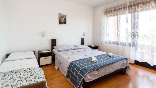 Apartments and rooms with parking space Krk - 14322