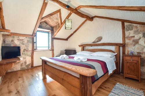 Posteľ alebo postele v izbe v ubytovaní Secluded fisherman's cottage Cove Golubinka, Hvar - 14344