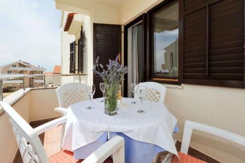 Family friendly apartments with a swimming pool Novalja, Pag - 14394
