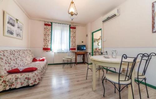 Apartments with parking space Rijeka - 14403