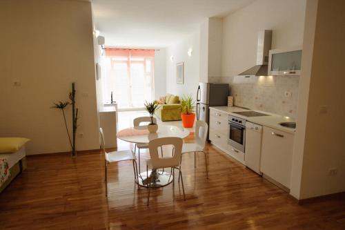 Apartments with WiFi Split - 14415