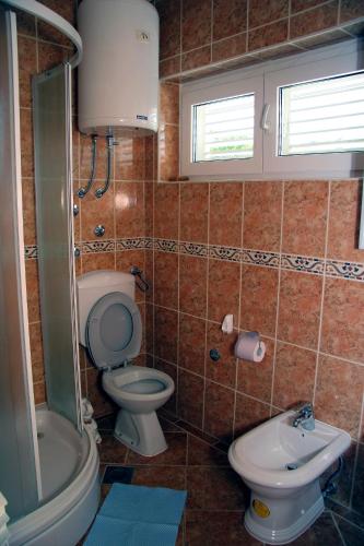 Apartments with parking space Supetar, Brac - 14426