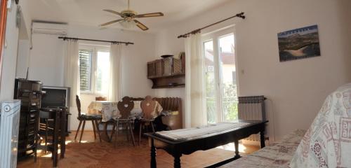 Apartments with parking space Supetar, Brac - 14426