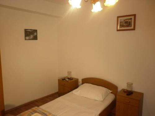 Apartments and rooms with WiFi Split - 14428