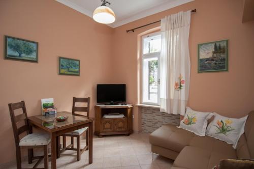 Apartments with a parking space Opatija - 14562