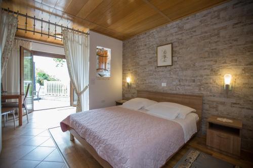 Apartments with a parking space Opatija - 14562
