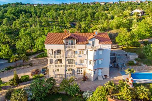 Family-friendly apartments with swimming pool Rijeka - 14294