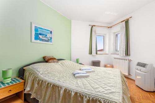 Family-friendly apartments with swimming pool Rijeka - 14294