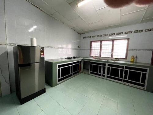 Kuhinja oz. manjša kuhinja v nastanitvi Homestay Bidor D'Jaya