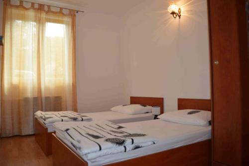 Posteľ alebo postele v izbe v ubytovaní Apartments with a parking space Punat, Krk - 16307