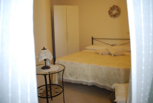 Tempat tidur dalam kamar di B&B La Selva Santa