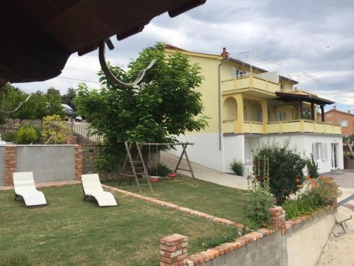 Family friendly apartments with a swimming pool Palit, Rab - 16330