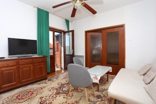Apartments with parking space Kastel Stari, Kastela - 16344