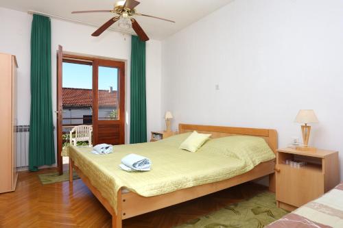 Apartments with parking space Kastel Stari, Kastela - 16344