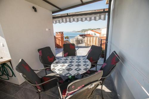 Apartments by the sea Stobrec, Split - 16352