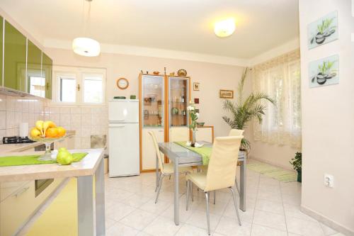 Apartments with WiFi Split - 16420