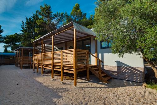 Fotografie z fotogalerie ubytování Seaside apartments with a swimming pool Vodice - 16362 v destinaci Vodice