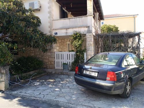 Apartments with parking space Supetar, Brac - 16445