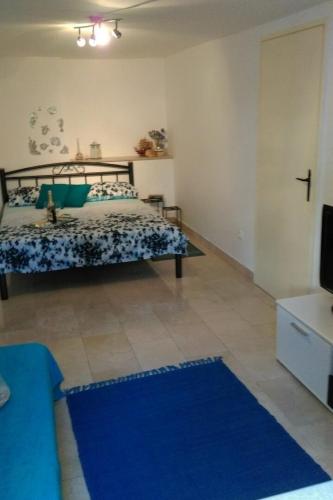 Apartments with parking space Supetar, Brac - 16445