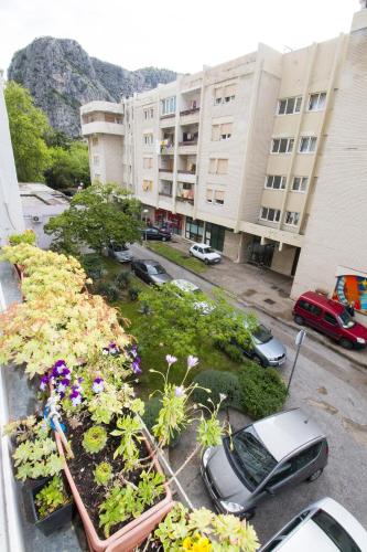 Apartments with a parking space Omis - 16497