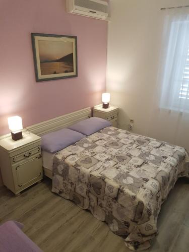 Apartments with parking space Makarska - 16521