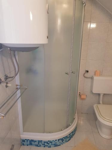 Apartments with parking space Makarska - 16521