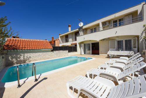 Fotografia z galérie ubytovania Family friendly apartments with a swimming pool Zadar - Diklo, Zadar - 16493 v destinácii Zadar