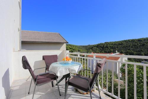 Family-friendly apartments with swimming pool Mavarstica, Ciovo - 16559